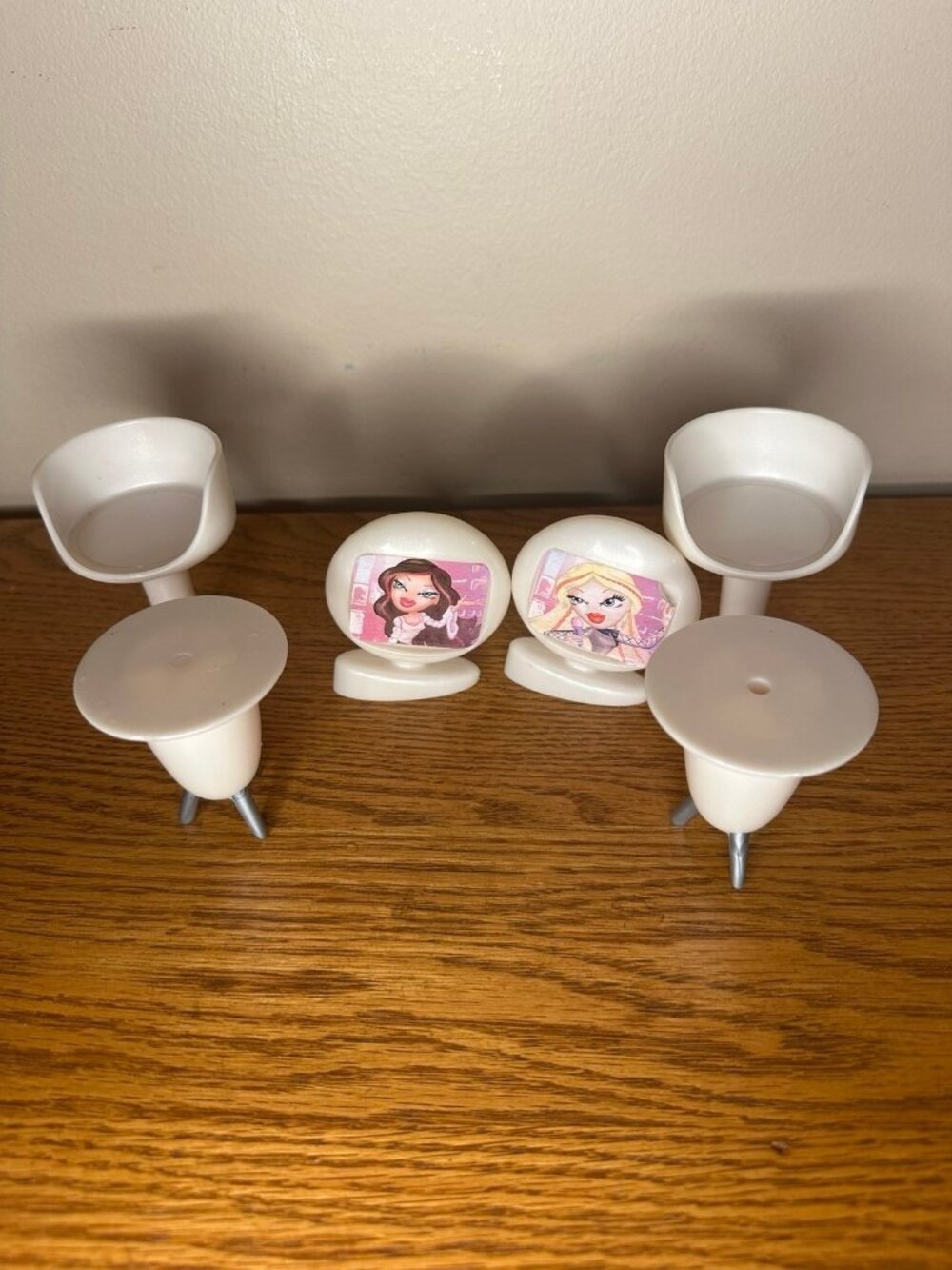 Bratz Funky Fashion Furniture Accessories Y2K Dollhouse Chairs & Tables Set 2003